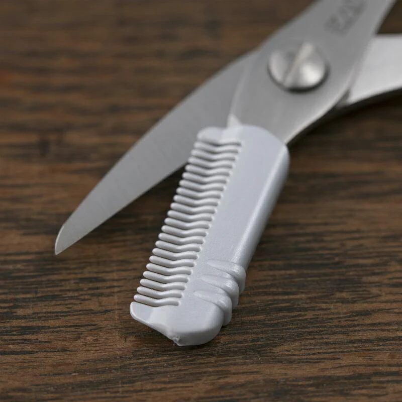 Kai Seki Magoroku Seki Mayu scissors with comb [000HC1832] - Image 8