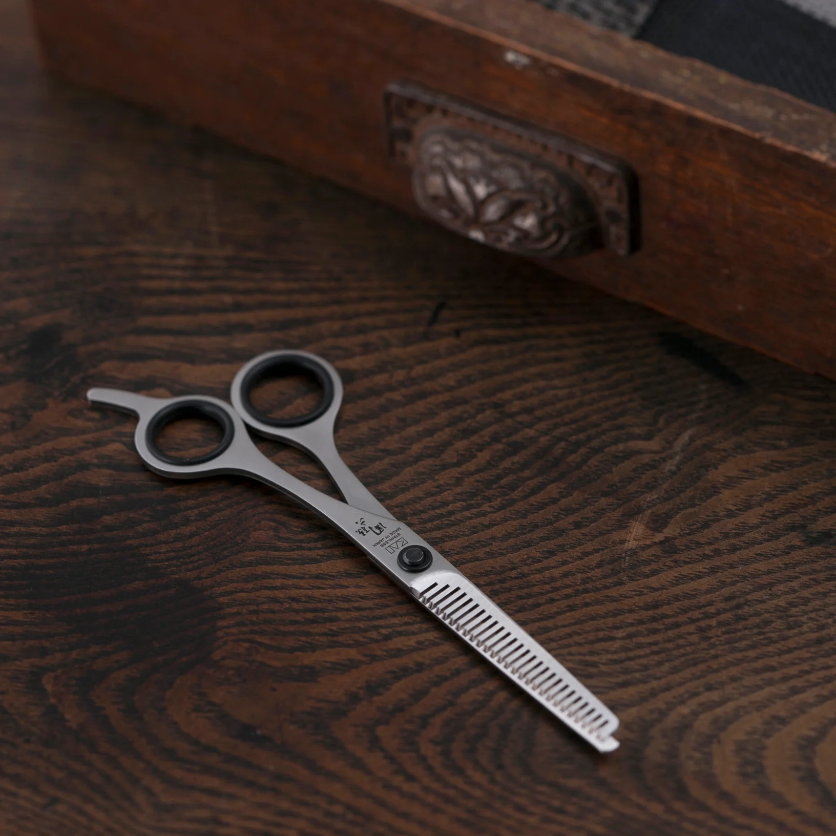 Kai Seki Magoroku Hair Trimming Scissors With Comb - Image 8